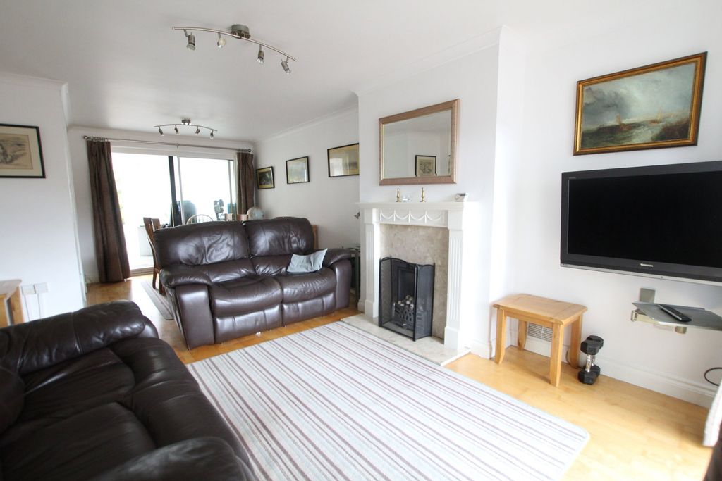 Property photo 3 of 19