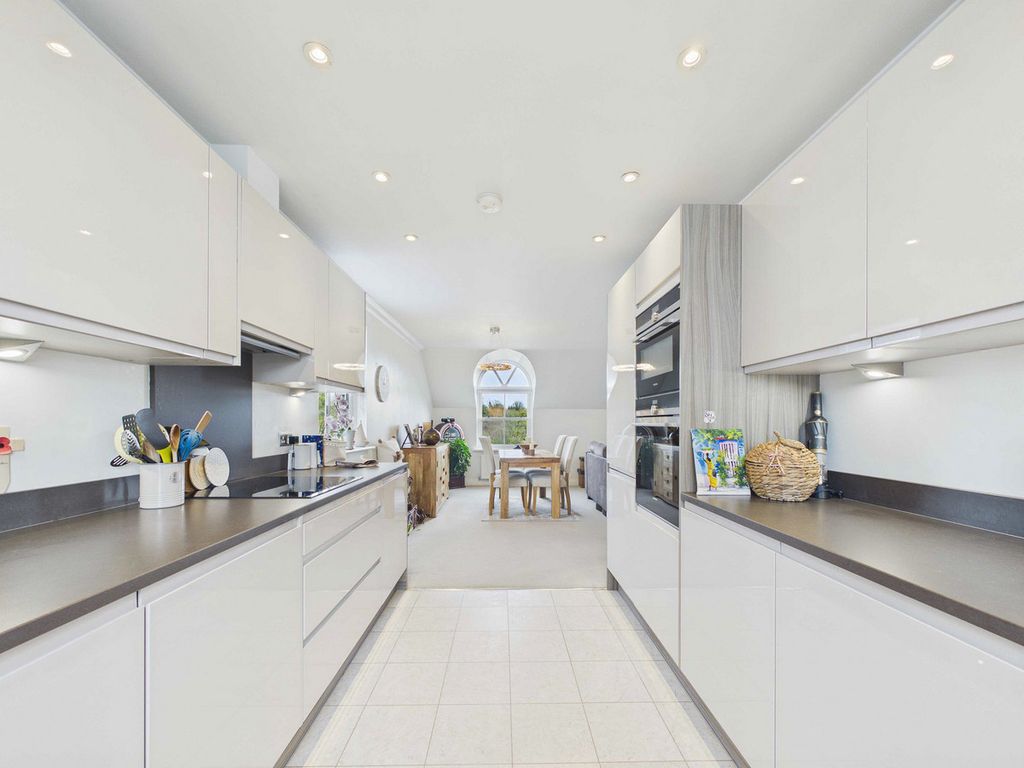 Property photo 3 of 36