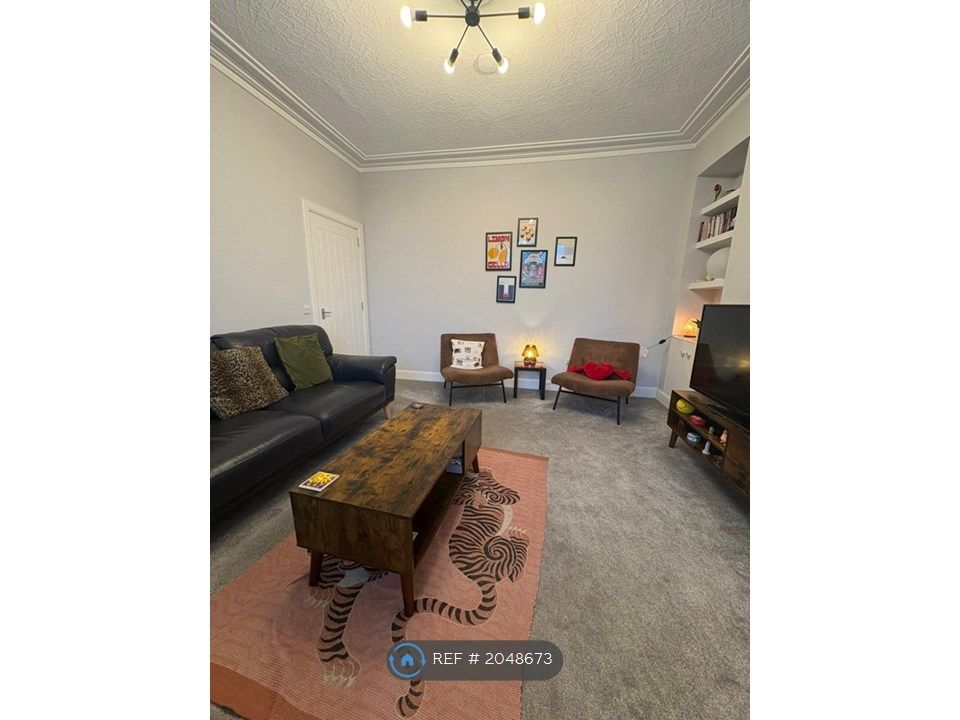 Property photo 3 of 12 Lounge 3