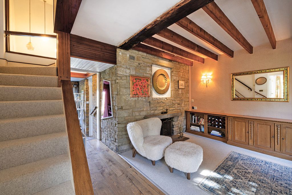 Property photo 3 of 28