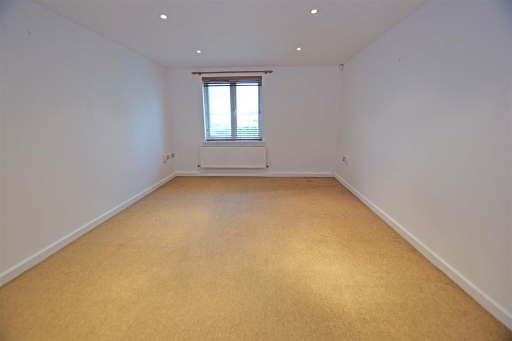 Property photo 2 of 9 Lounge.Jpg