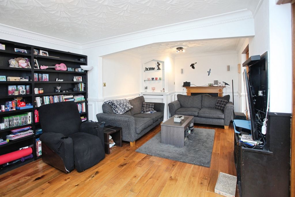 Property photo 3 of 17