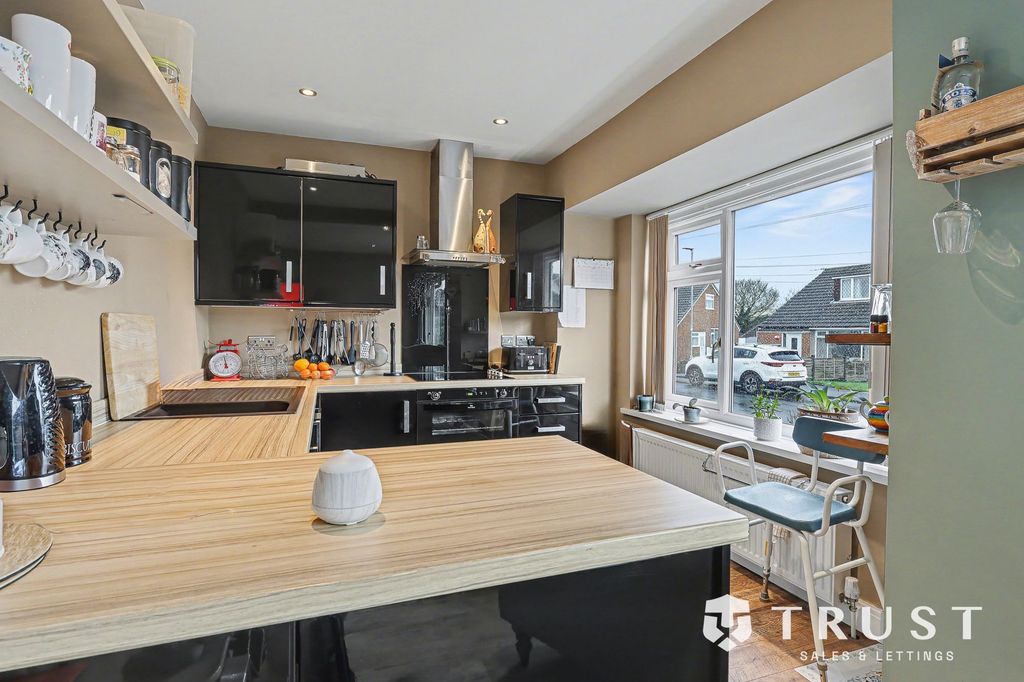 Property photo 3 of 31