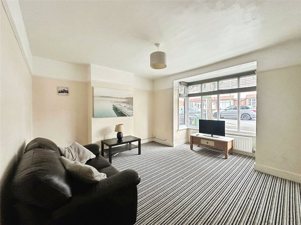 Property photo 2 of 15 Lounge