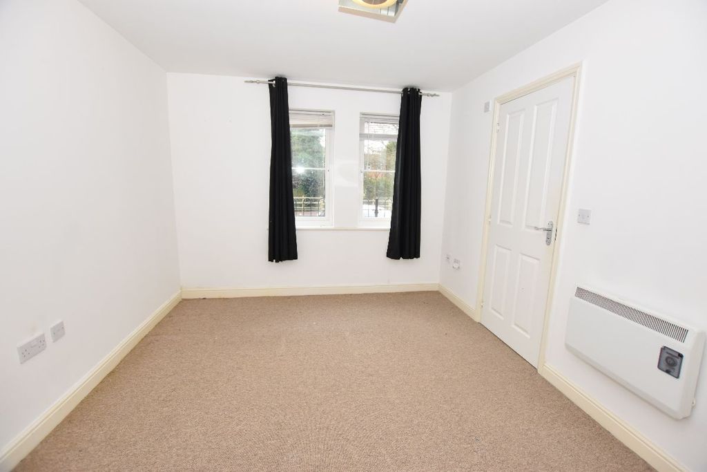 Property photo 2 of 38