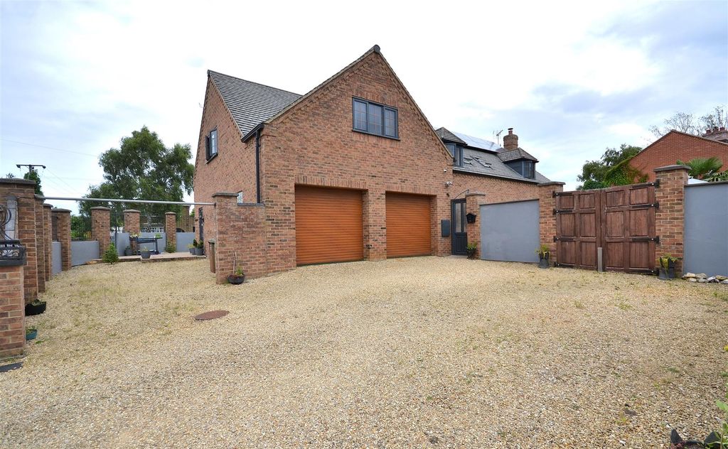 Property photo 3 of 36