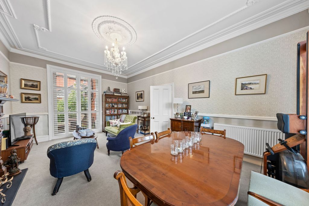 Property photo 3 of 32