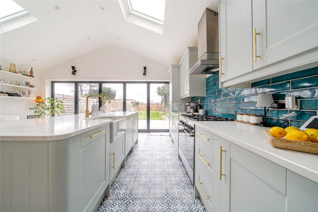 Property photo 3 of 14 Picture No. 11