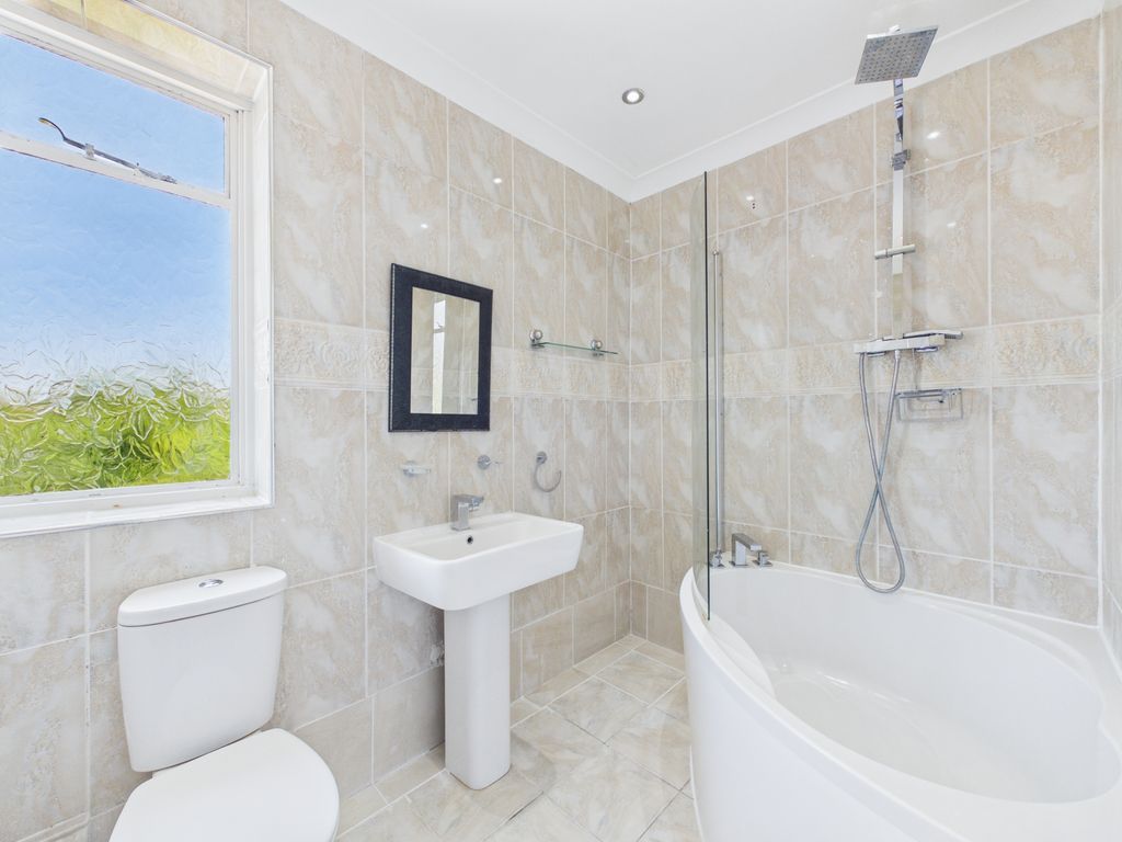 Property photo 3 of 8 Communal Bathroom