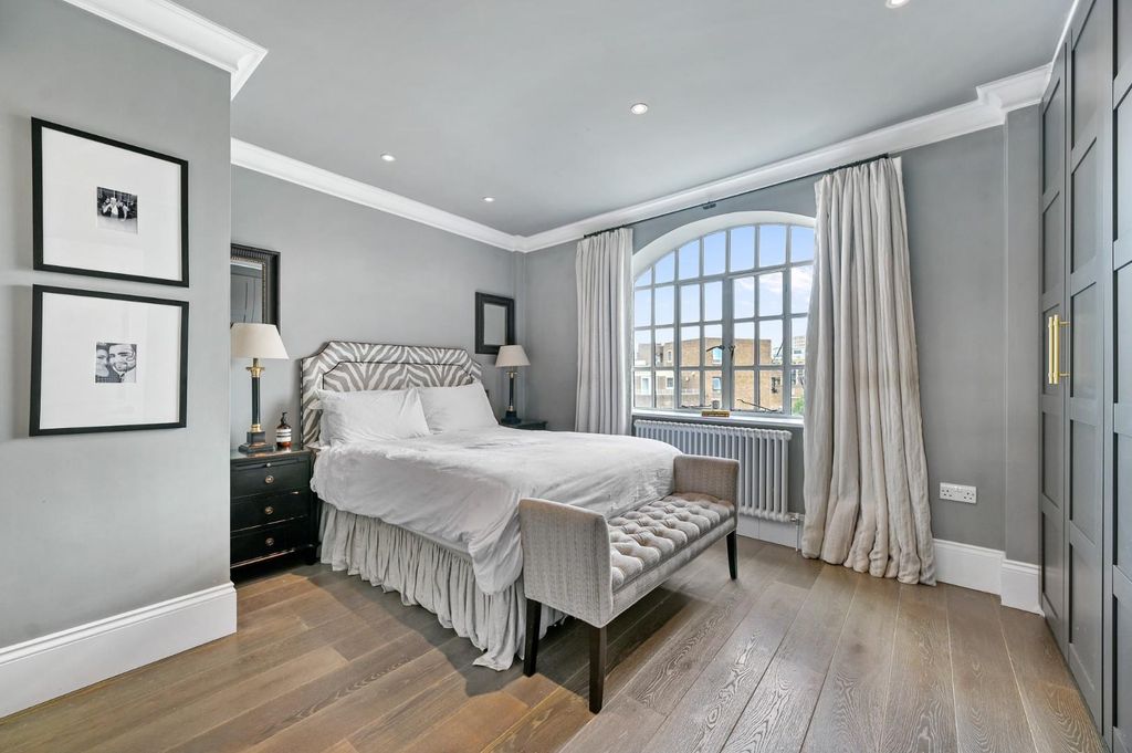 Property photo 3 of 11 Tec - 19 Millers Wharf - Bedroom3 (1).Jpg
