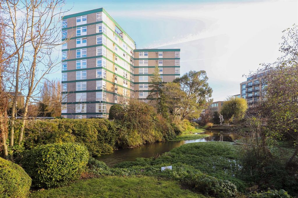 Property photo 1 of 12 External