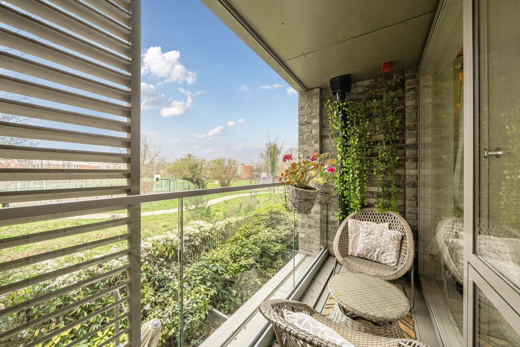 Property photo 3 of 22 1422720-8-69Aaa4c...