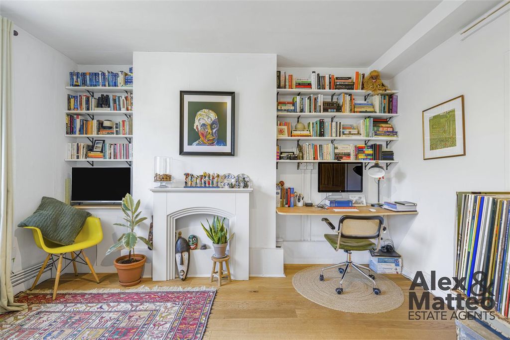 Property photo 2 of 14 Cranbourne House