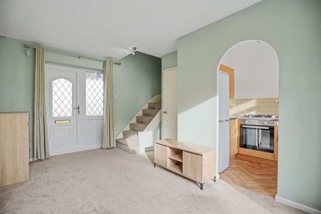 Property photo 3 of 11