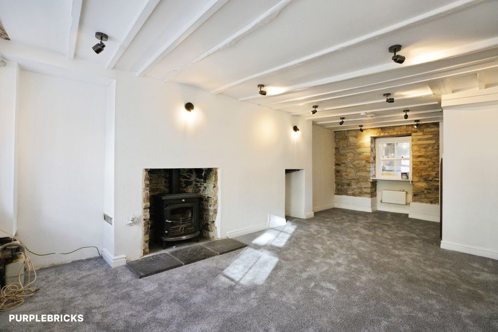 Property photo 2 of 31