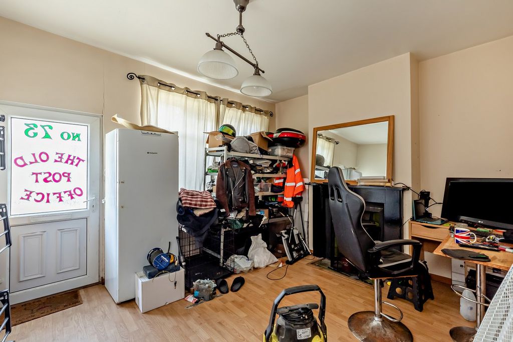 Property photo 2 of 23