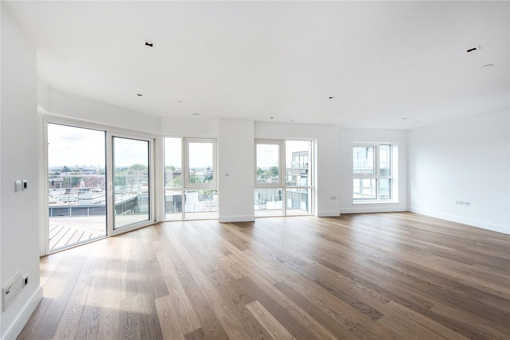 Property photo 2 of 8 Reception