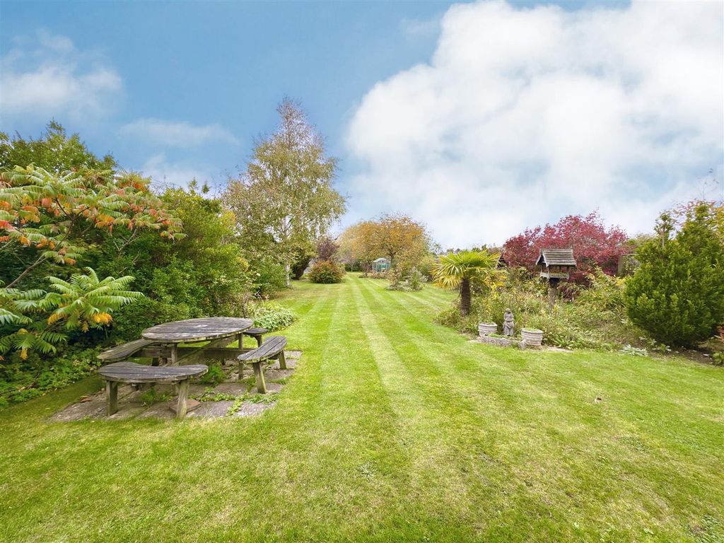 Property photo 2 of 22 Garden.Jpg