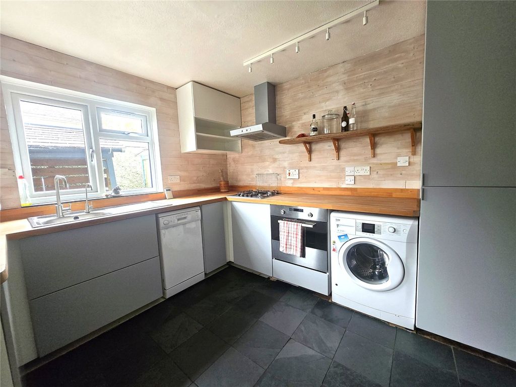 Property photo 2 of 16 Picture No. 12
