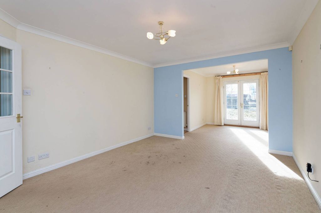 Property photo 3 of 28