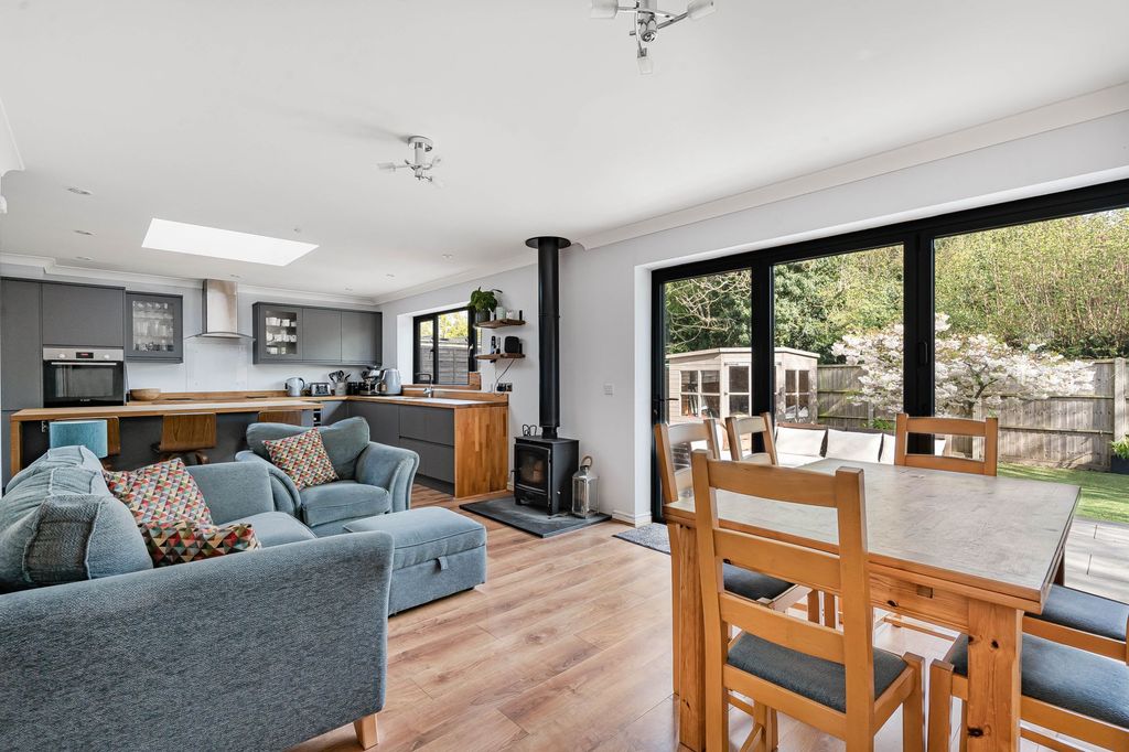 Property photo 3 of 25