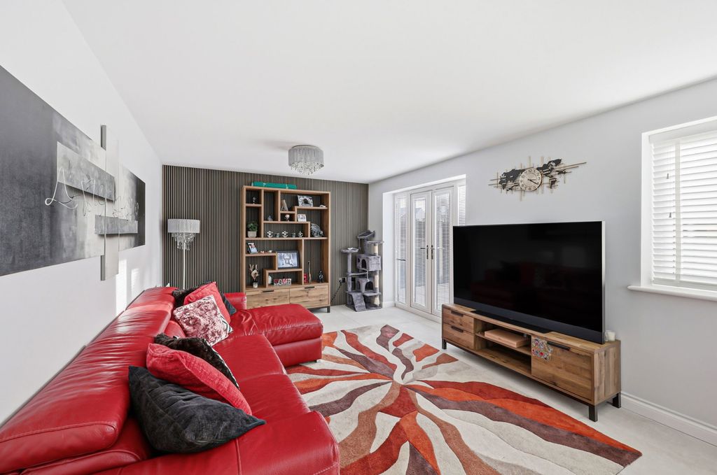 Property photo 3 of 26