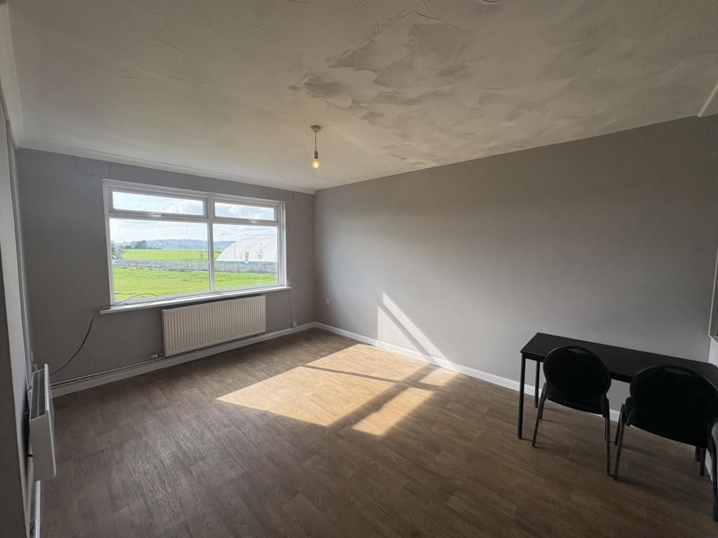 Property photo 3 of 7 Dining Room