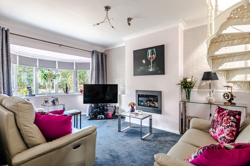 Property photo 2 of 29 Lounge1