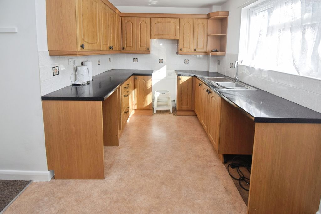Property photo 3 of 7 F00755B1-Kit 20Diner