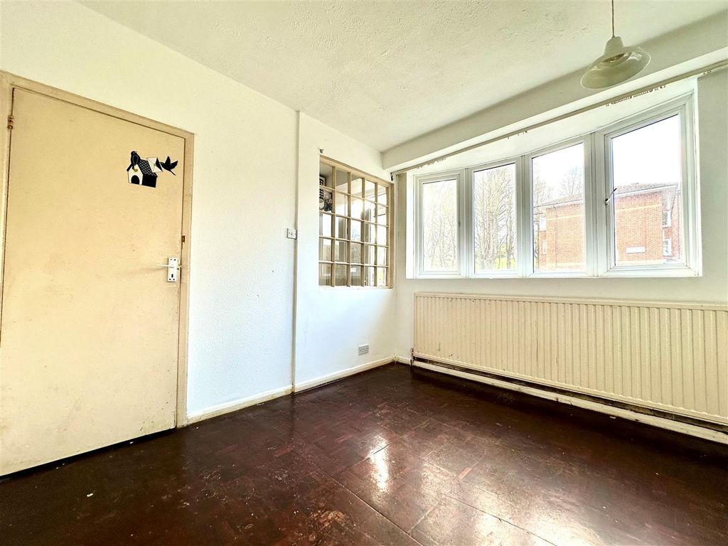 Property photo 2 of 22 102.Jpg