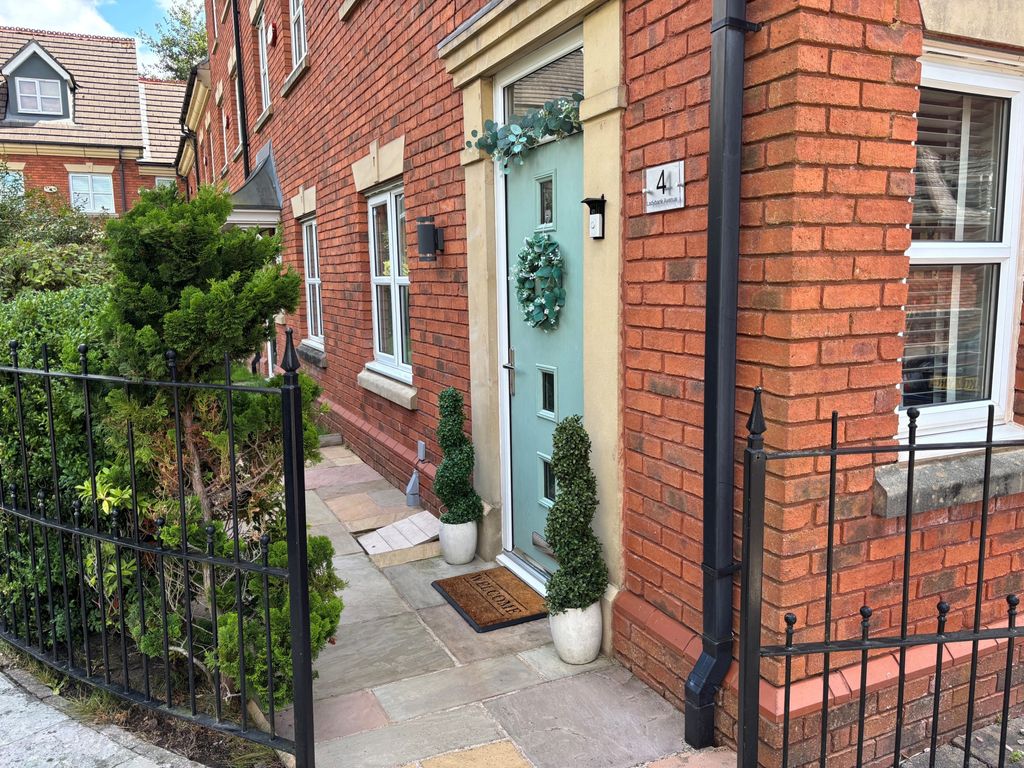 Property photo 2 of 22