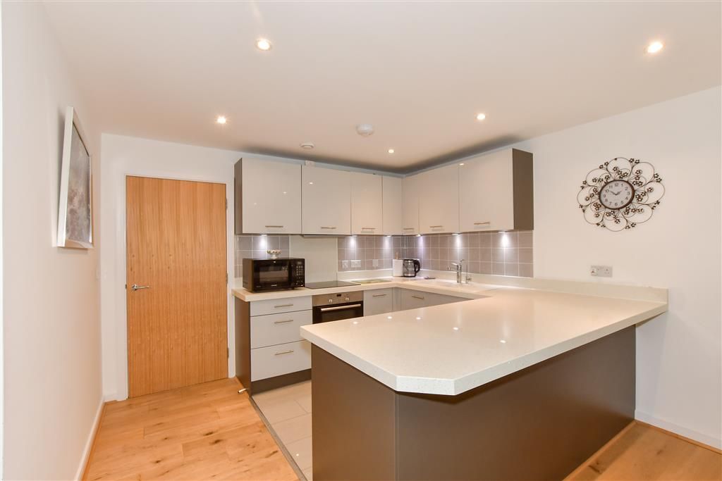 Property photo 2 of 10 Kitchen