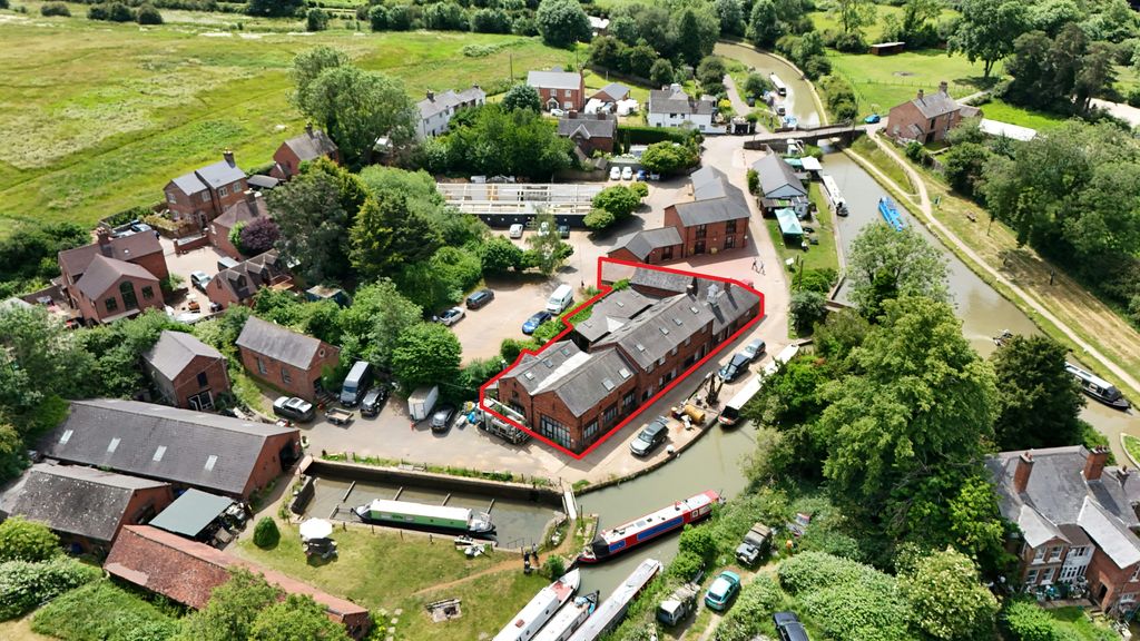 Property photo 2 of 11 Dji_20250616122438_0160_D_Redline1.Jpg