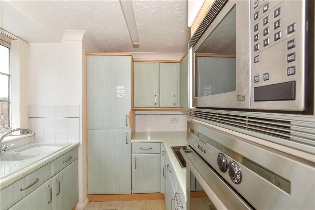 Property photo 2 of 6 Kitchen