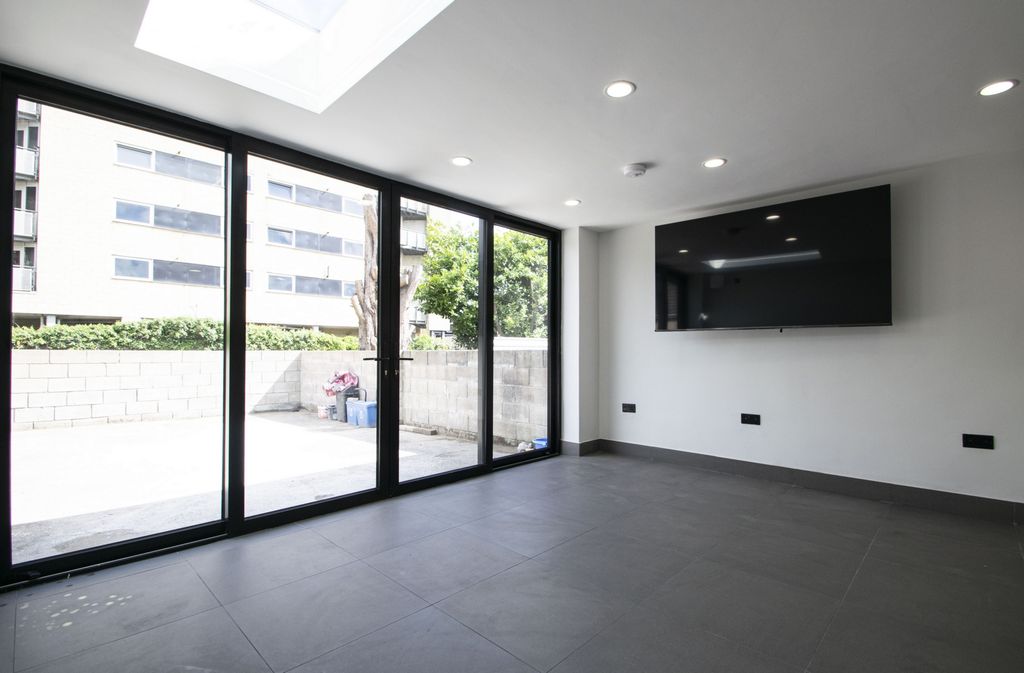 Property photo 3 of 14 Photo 3