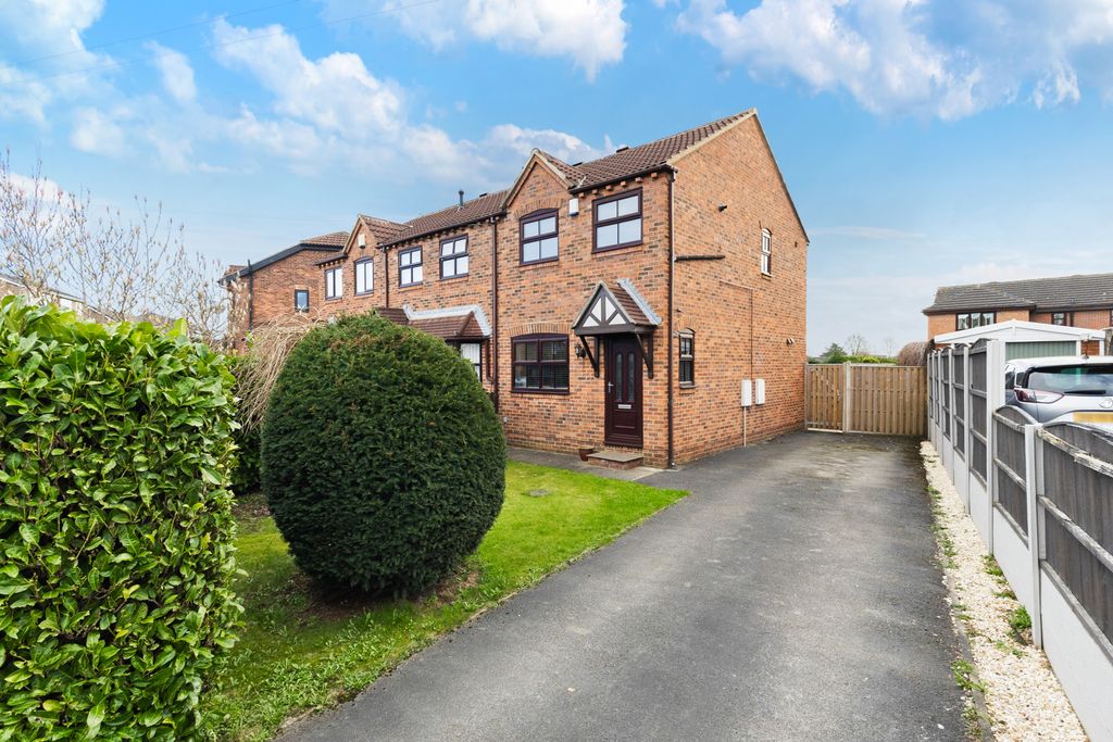 Property photo 1 of 16 2Â Bedroom Terraced For Sale