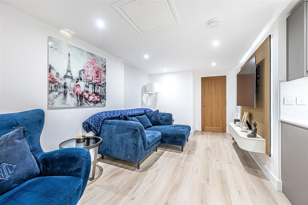 Property photo 3 of 21 Untitled (12 Of 1).Jpg