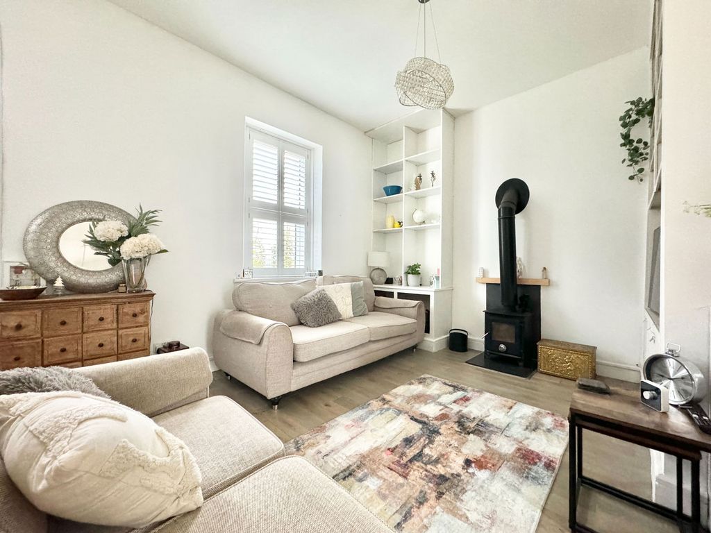 Property photo 3 of 31