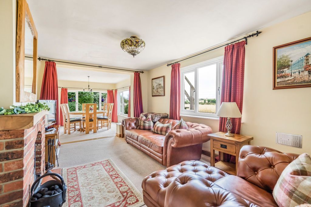 Property photo 3 of 28 Sitting Room