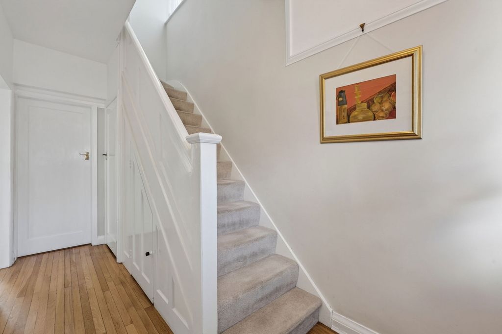 Property photo 3 of 33