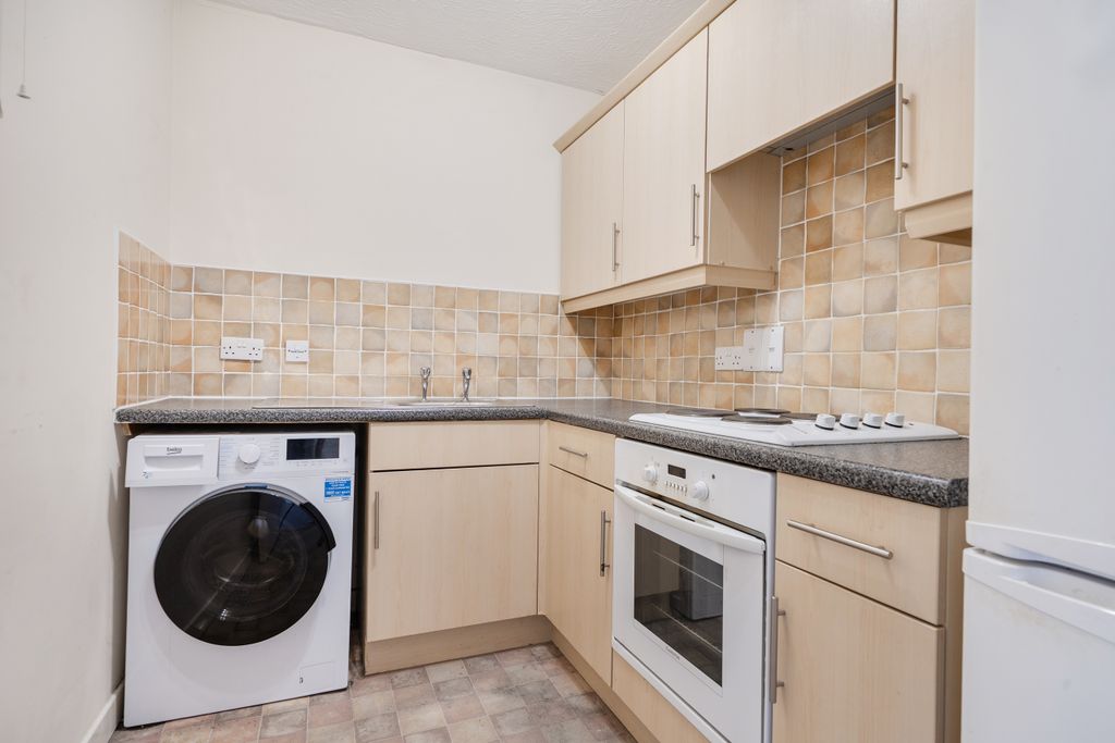 Property photo 3 of 16 Kitchen