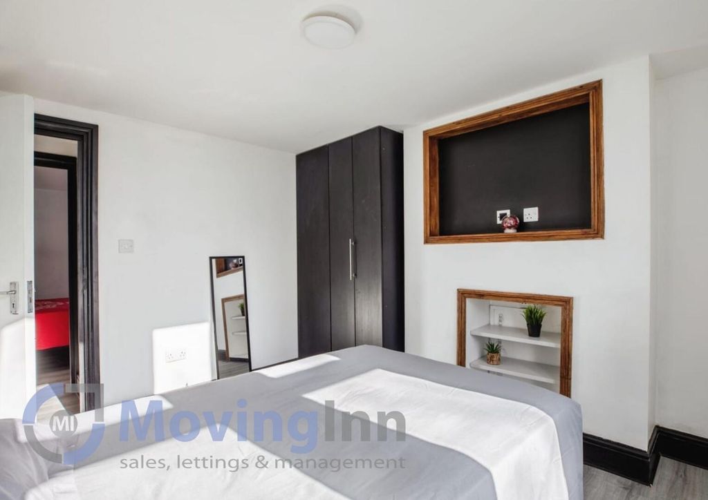 Property photo 2 of 17 Bedroom