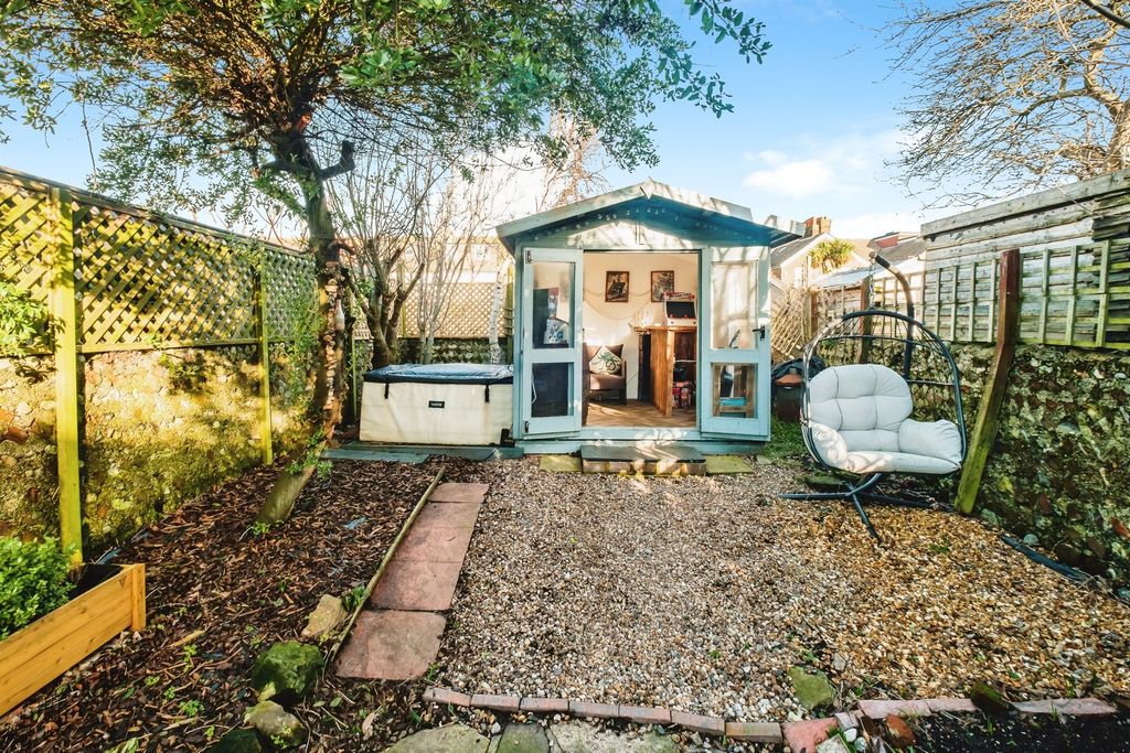 Property photo 2 of 19