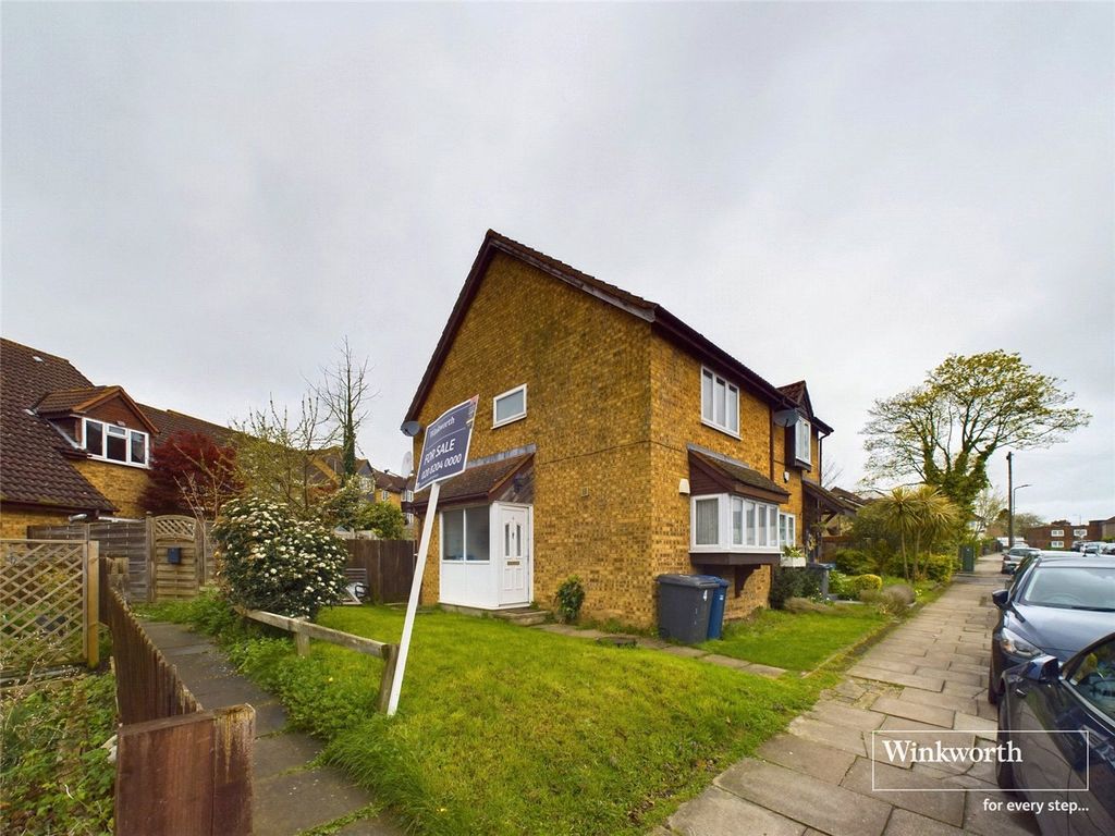 Property photo 3 of 8 External