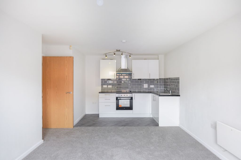 Property photo 3 of 24