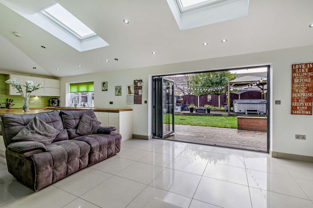 Property photo 2 of 17