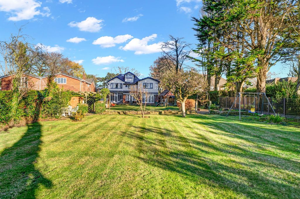 Property photo 2 of 32