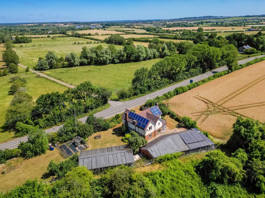 Property photo 2 of 28