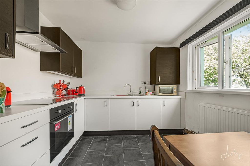 Property photo 3 of 16 Kitchen