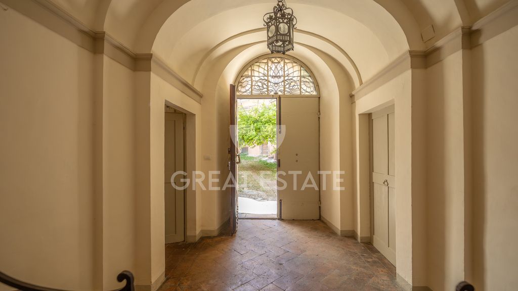 Property photo 2 of 51 Interiors